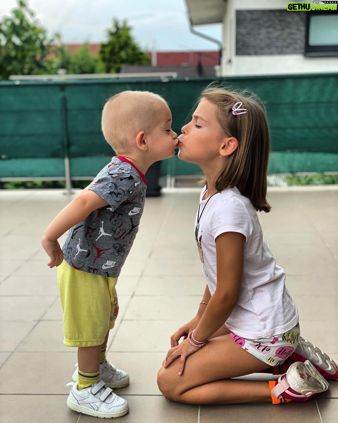 Lucia Krajčovič - 1K Likes - Čistá láska 🩵💋🩷. Viac ako často po sebe kričia 😂, viac ako často sa hádajú, viac ako často na ňu Dejan vykrikuje IZANA 😆, viac ako často mu IZZY zakazuje brať jej hračky, ALE krv nie je voda a nič si neželám viac, ako to, aby na to v živote prišli a čím skôr, tým budem šťastnejšia 🩵🍀🩷
#myall #teamcepokrajcovic #surodenci