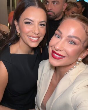 Lucia Šenková Instagram - GUESS WHO I HAPPEN TO MET THANKS TO @lorealparis !!! 
•••
Po Drew som mala tú možnosť stretnúť ďalšiu skvelú power woman! 
••
Thanks a lot! @evalongoria 
••
#lorealparis #loreal #lorealmakeup #evalongoria #lorealparisscience #thepowerofsciencestation