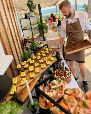 Lucie Čižmárová Instagram - Úžasná svatba ❤️ konečně jako host u mého cateringu, jste nej! @lucizcatering 😄 #family #luciz_catering