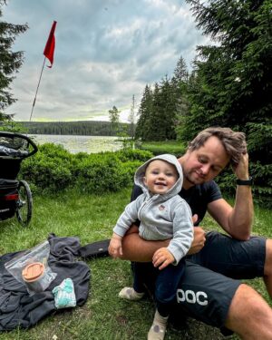 Lucie Čižmárová Instagram - Víkend 🤩❤️ dnes 10 měsíců 🩵

#ThuleChariotSport #thuleurbanglide4wheel #Midblue #Family #thule #bringyourkids