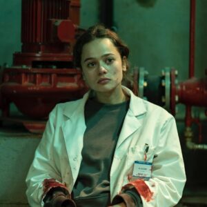 Lucie Fagedet Instagram - -Follow- 🤳🩸💉
🎬 @louis.farge 
Avec @marie.colomb 
sur @universalplusfrance @13emerue_fr 
📸 @fantakaba_studio