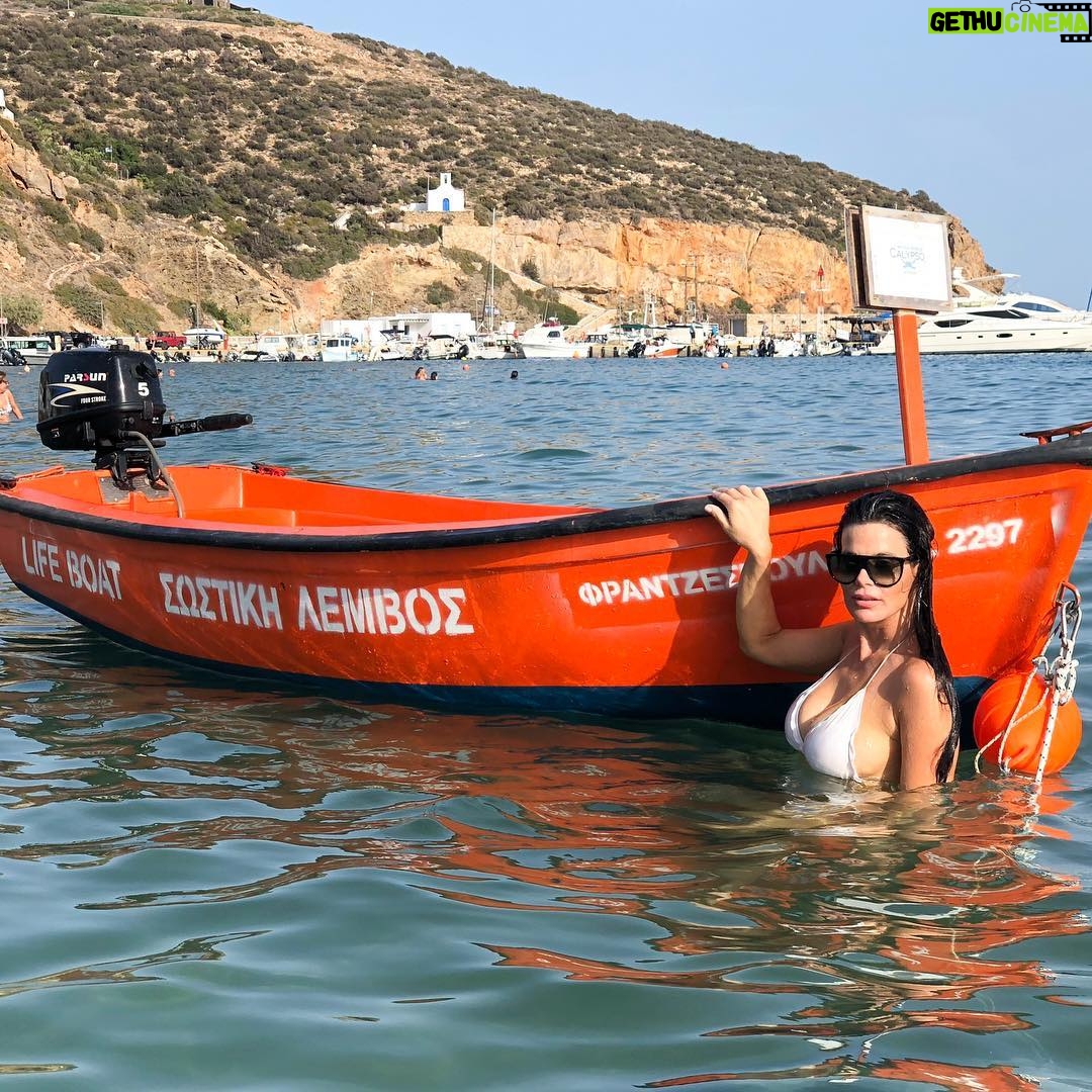 Lucila Solá - 1.4K Likes - Yatch Life 😂 #greece