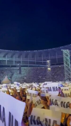 Lúcio Mauro Filho Instagram - Desde sua primeira vinda ao Brasil em 1990 no mesmo Maracanã, fui a todos os shows de Paul McCartney aqui na terrinha.
Antes de entender os Beatles, eu já era fã de Paul. Nasci na época do Wings e “Silly Love Songs” bombava na rádio. 
Sem falar nas parcerias com Stevie Wonder e Michael Jackson, outros dois artistas que formaram meus ouvidos.
Pra completar, eu sempre tive o orgulho de dizer que havia nascido no mesmo dia de Paul.
Vê-lo aos 16 anos no Maraca, na turnê do discaço “Flowers in The Dirt”, mudou minha relação com a música.
Meus filhos cresceram ouvindo Beatles. Bento meu filho mais velho é Beatlemaníaco, baixista, guitarrista e canhoto como Paul.
Aos 11 anos, foi comigo ver o ídolo no Engenhão.
Ontem foi a primeira vez de Luiza, uma emoção única, histórica, a família junta curtindo um Paul no Maraca.
Que Paul venha ainda por uma última vez pra gente poder levar a pequena Liz. Sonhar não custa nada.
Nossa gratidão eterna á Luiz Oscar e Luiz Guilherme Niemeyer por continuarem fazendo do Brasil um lugar em que os grandes ídolos querem estar.
E Caio Bucker, eu te amo! Obrigado por me aguentar!
Viva Paul McCartney!
❤️👑🎸🔥
@bonustrack.live 
@lgniemeyer 
@caiobucker 
#paulmccartney 
#paulinrio 
#maracanã 
#beatles
#thebeatles 
#gotbacktour 
#gotback