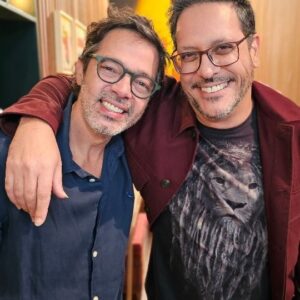 Lúcio Mauro Filho Instagram - Juntos no palco! Bruno Mazzeo e Lucio Mauro Filho conversam sobre a comédia em que homenageiam os pais, Chico Anysio e Lucio Mauro, ícones do humor. Emocionados, eles relembram no #ConversaComBial quando interpretavam os personagens vividos pelos pais na Escolinha do Professor Raimundo: “Dava uma emoção que atrapalhava a comédia”, revelou Lucio Mauro Filho. É hoje no ▶️ @gnt 23h30, @tvglobo após o Jornal da Globo e sempre no @globoplay