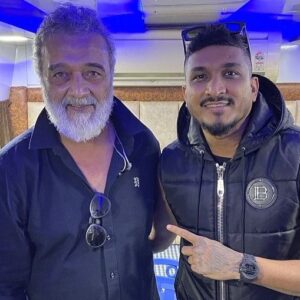Lucky Ali Instagram - Glad to end our very long season in our home town Bangalore.. I would like to thank all the public for being there and for all the love we shared. Until we meet again, Inshallah…

Also, a shoutout to @vivianakadivine and @gullygangindia . What a great talent, catch up soon..

 @zomaland 

Drums and Percussion : @dinu_drums
Electric Guitar & Backing Vocals : @surajgulvady
Bamboo Flute & Backing Vocals : @iamtalkingbamboo
Acoustic Guitar & Backing Vocals : @subashpradhan1
Bass Guitar & Backing Vocals :
@raghuraman_ramasubramanian
Keyboard, Percussion & Backing Vocals :
@bharathkumar
FOH : @akashshivakumar 
Management : @farmhouse.music 
📸 : @deep_living