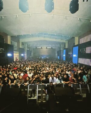 Lucky Ali Instagram - A few pic from our first show in Dhaka, blessed to see so many of you singing along with us..