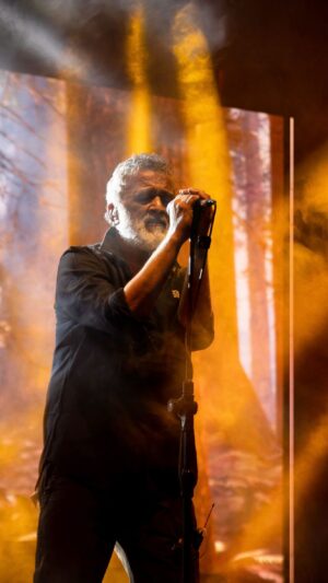 Lucky Ali Instagram - Bangalore ❤️ 🎡

Drums and Percussion : @dinu_drums
Electric Guitar & Backing Vocals : @surajgulvady
Bamboo Flute & Backing Vocals : @iamtalkingbamboo
Acoustic Guitar & Backing Vocals : @subashpradhan1
Bass Guitar & Backing Vocals :
@raghuraman_ramasubramanian
Keyboard, Percussion & Backing Vocals :
@bharathkumar
FOH : @akashshivakumar 
Management : @farmhouse.music