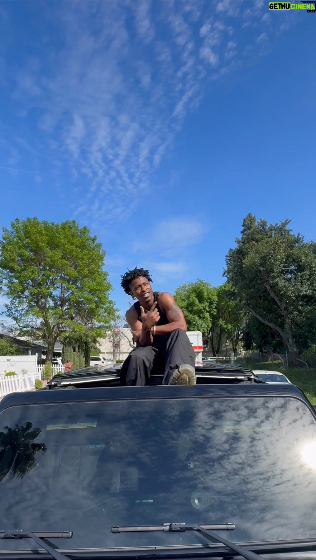Lucky Daye - 35.6K Likes - Let it rideeeee 🖤
🎵 loading (link in bio)