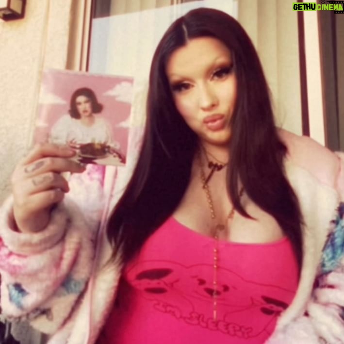 Lucy Loone - 1.9K Likes - hiiiiieeee 💗🍪👩🏻🍳 here’s me very shiddily showing off the “Eat it Up:Head Chef Edition (Deluxe)” CD artwork ❤️🔥 hope you’ve been enjoying the record, tysm for listening! <33, 𝓛