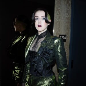 Lucy Moss Instagram - GRAMMYS - LOOK 1

brb just off to see the wizard

outfit: @wiederhoeft_ 
hair: @nevadastyles 
make up: @alliesmithmakeup 
photos: @stolenbesos 

ty so so so much team 💚