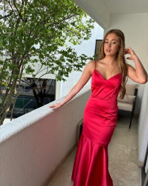 Lucy Paez Instagram - Red is the new black they said ♥️