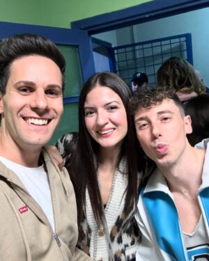 Luigi Calagna Instagram - Io insalata.. Sofì mc.. 😓
Tra poco ricomincia il nostro tour! 😍