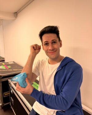 Luigi Calagna Instagram - Settimana pazza tra incidenti sul palco e festeggiamenti per un tour epico 🔥