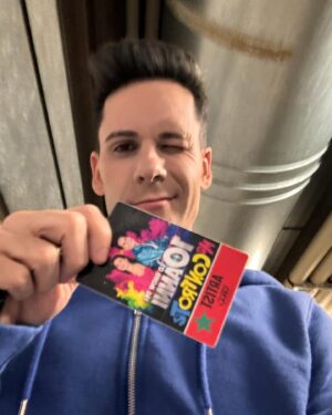 Luigi Calagna Instagram - Settimana pazza tra incidenti sul palco e festeggiamenti per un tour epico 🔥