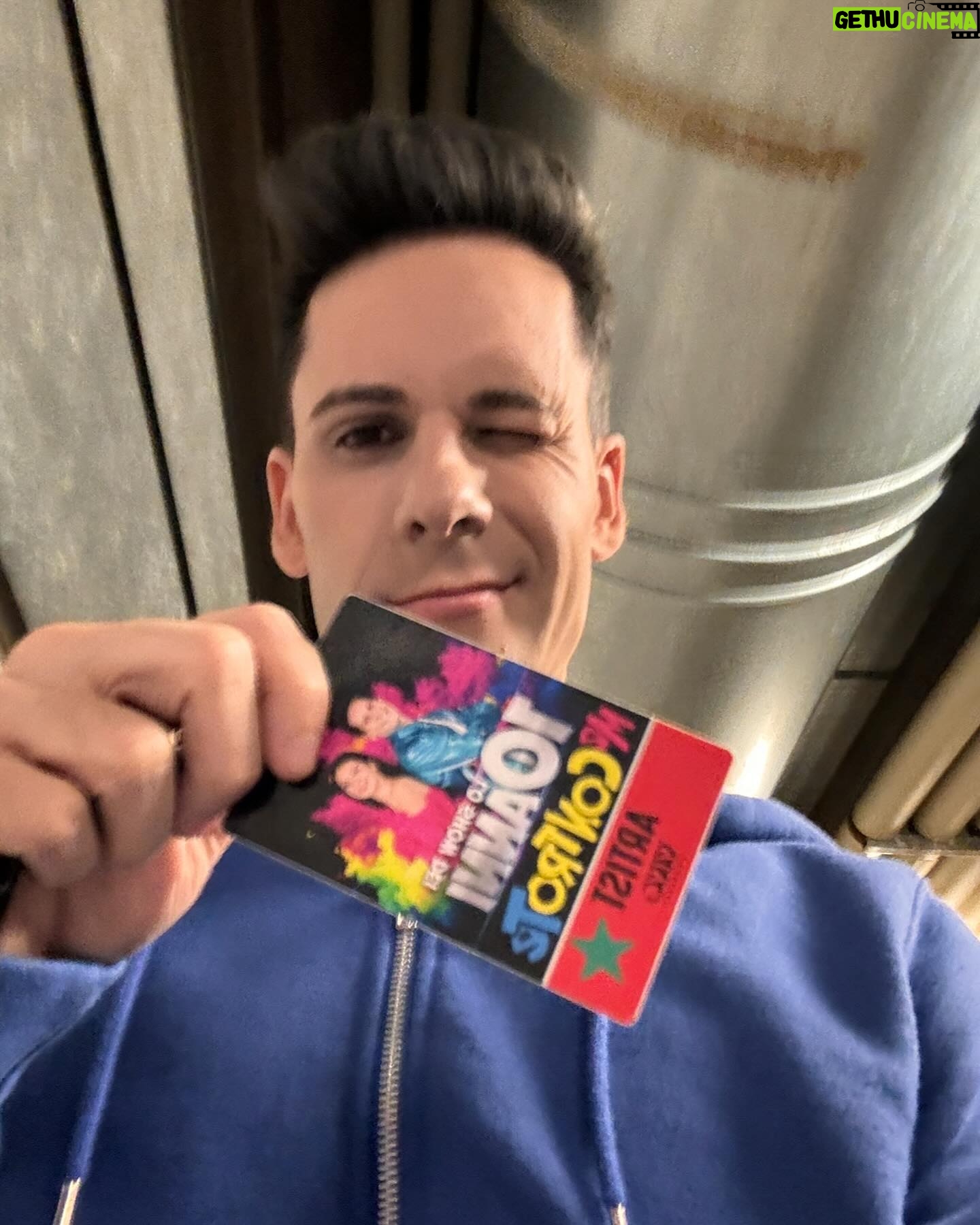 Luigi Calagna - 3.5K Likes - Settimana pazza tra incidenti sul palco e festeggiamenti per un tour epico š„