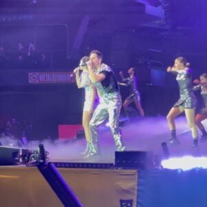 Luigi Calagna Instagram - Settimana pazza tra incidenti sul palco e festeggiamenti per un tour epico 🔥