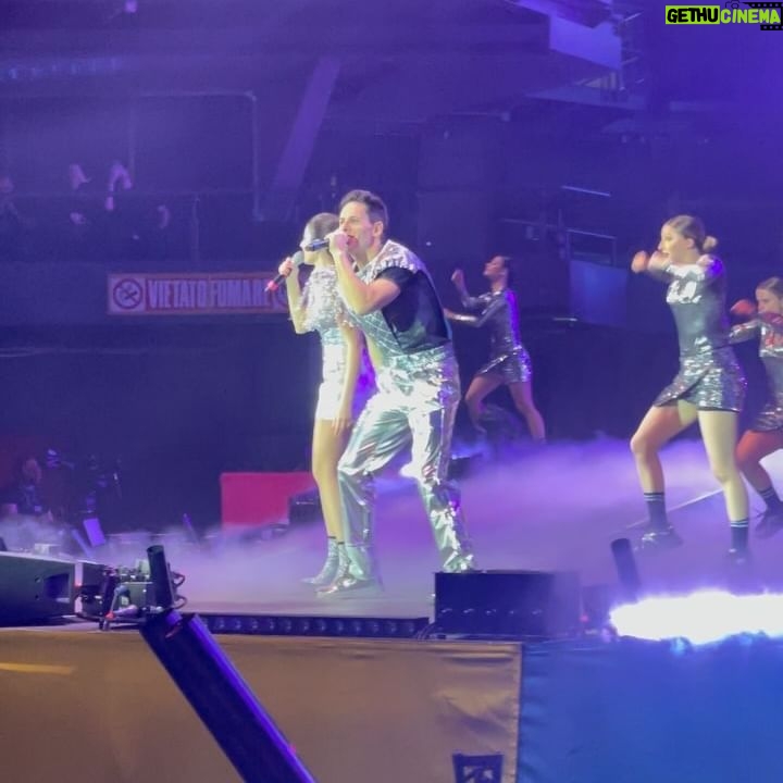 Luigi Calagna - 3.5K Likes - Settimana pazza tra incidenti sul palco e festeggiamenti per un tour epico 🔥