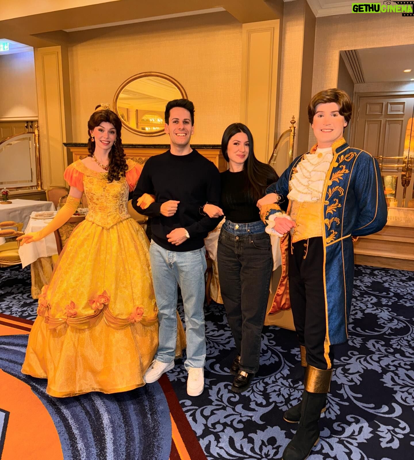 Luigi Calagna - 2.9K Likes - Qualche giorno a Disneyland Paris prima delle prove del tour š