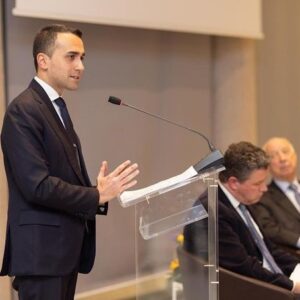 Luigi Di Maio Instagram - “Questa guerra ha causato fino ad ora a 8 milioni di rifugiati, 400 scuole distrutte, 7 mila vittime tra i civili, 200.000 vittime tra soldati russi e ucraini e soprattuto 4 bambini morti o feriti ogni giorno (fonte save the children) 

Gli ucraini stanno pagando il prezzo più alto di questa guerra scatenata da Putin, ma se c’è qualcuno che oggi pensa che siano disposti ad arrendersi, si sbaglia di grosso. 
Questa non è una resistenza dell’establishment ucraino, bensì è un movimento di popolo che vuole riprendersi il proprio Paese.”

Parte del mio discorso all’evento organizzato ieri dall’American Chamber of Commerce in Italy, ad un anno dall’invasione russa dell’Ucraina.