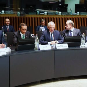 Luigi Di Maio Instagram - Negli ultimi mesi - insieme a tutti coloro che lavorano nel mio team - abbiamo lavorato duro per l’organizzazione del primo Forum di Alto Livello tra i Ministri degli Esteri dell’Unione Europea 🇪🇺 e i Paesi del Consiglio di Cooperazione del Golfo:  Qatar 🇶🇦 Arabia Saudita 🇸🇦 Emirati Arabi Uniti 🇦🇪 Bahrain 🇧🇭 Kuwait 🇰🇼 Oman 🇴🇲 

Voglio ringraziare tutti gli Stati membri per avermi dato l’onore di organizzare ed essere il moderatore di questo dibattito. 

È stato un momento prezioso per ragionare insieme di sicurezza regionale e su come coordinare i nostri sforzi diplomatici per la riduzione della tensione e la pace. 

L’evento è stato presieduto dall’Alto Rappresentante Josep Borrel, dal Primo Ministro e Ministro degli Esteri del Qatar Mohammed Al Thani e dal Segretario Generale del Consiglio di Cooperazione del Golfo Jasem al Budaiwi. 

Un grande grazie a tutti, in particolare alla squadra dell’EEAS e dell’FPI per il grande supporto e per aver reso tutto questo un successo. 🙏