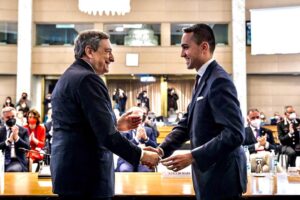 Luigi Di Maio Instagram - L'Italia crede nel dialogo, nella collaborazione e nel multilateralismo, ed è grazie a questo approccio che siamo un punto di riferimento ai tavoli internazionali.
Insieme al presidente Mario Draghi abbiamo concluso oggi i lavori della XIV Conferenza degli Ambasciatori e delle Ambasciatrici.
È stata un'occasione per ribadire che nel 2021 il nostro Paese ha continuato ad affermare la sua leadership raggiungendo importanti risultati, ad esempio in occasione della Presidenza italiana del #G20 e della co-presidenza della #COP26.
Anche @italymfa fa la sua parte, rinnovandosi e innovando. Sviluppando il concetto di #diplomaziaeconomica attraverso strumenti come il #PattoExport, ma anche puntando sulla cooperazione allo sviluppo e rafforzandola.
Promuoviamo nel mondo l'immagine di un’Italia che coniuga tradizione, efficienza e dinamismo, valorizzando le sue eccellenze sempre con il massimo impegno.
Viva l’Italia 🇮🇹
