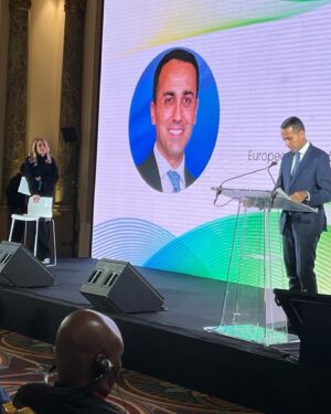 Luigi Di Maio Instagram - Ieri sono stato invitato a prendere parte a Roma all’evento della Fondazione ECAM, a margine del Summit Italia - Africa organizzato dal Governo italiano. 

Tanti capi di Stato e di Governo hanno discusso delle prospettive di sviluppo e crescita tra continente Europeo, Africano e Medio Oriente oltre che alle prospettive di pace e stabilità. 

Ringrazio l’amico @kamelghribi_official per l’invito.