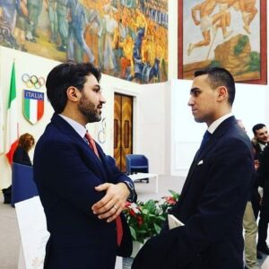 Luigi Di Maio Instagram - Interessante presentazione al CONI. Vi consiglio di leggere “Tokyo 2020, l’Italia chiamò!” di Carmelo Lentino e Roberto Messina.