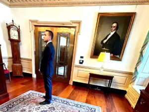 Luigi Di Maio Instagram - 🇪🇺🇺🇸 Quattro giorni a Washington D.C. per incontri alla Casa Bianca, al Dipartimento di Stato e al Pentagono con Brett McGurk, Terry Wolf, Derek Cholet, Dan Benaim, Steffen Guenov e Tim Lenderking

Voglio ringraziare l’Atlantic Council per avermi invitato come speaker alla roundtable di alto livello sulla situazione nella regione del Golfo e più in generale in Medio Oriente. 

Sono grato anche a tutti gli altri istituti con cui ho avuto un prezioso scambio: Brookings, CSIS e Middle East Institute. 

Infine il Congresso degli Stati Uniti d’America.