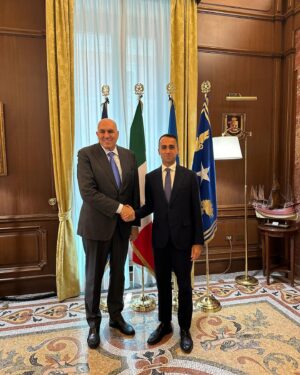 Luigi Di Maio Instagram - Oggi incontri davvero produttivi a Roma con il Ministro della Difesa Guido Crosetto e il Ministro per gli Affari Europei Raffaele Fitto. 

Al centro dei colloqui il rafforzamento della partnership tra l’Unione Europea e i Paesi del Golfo. 🇪🇺🇮🇹