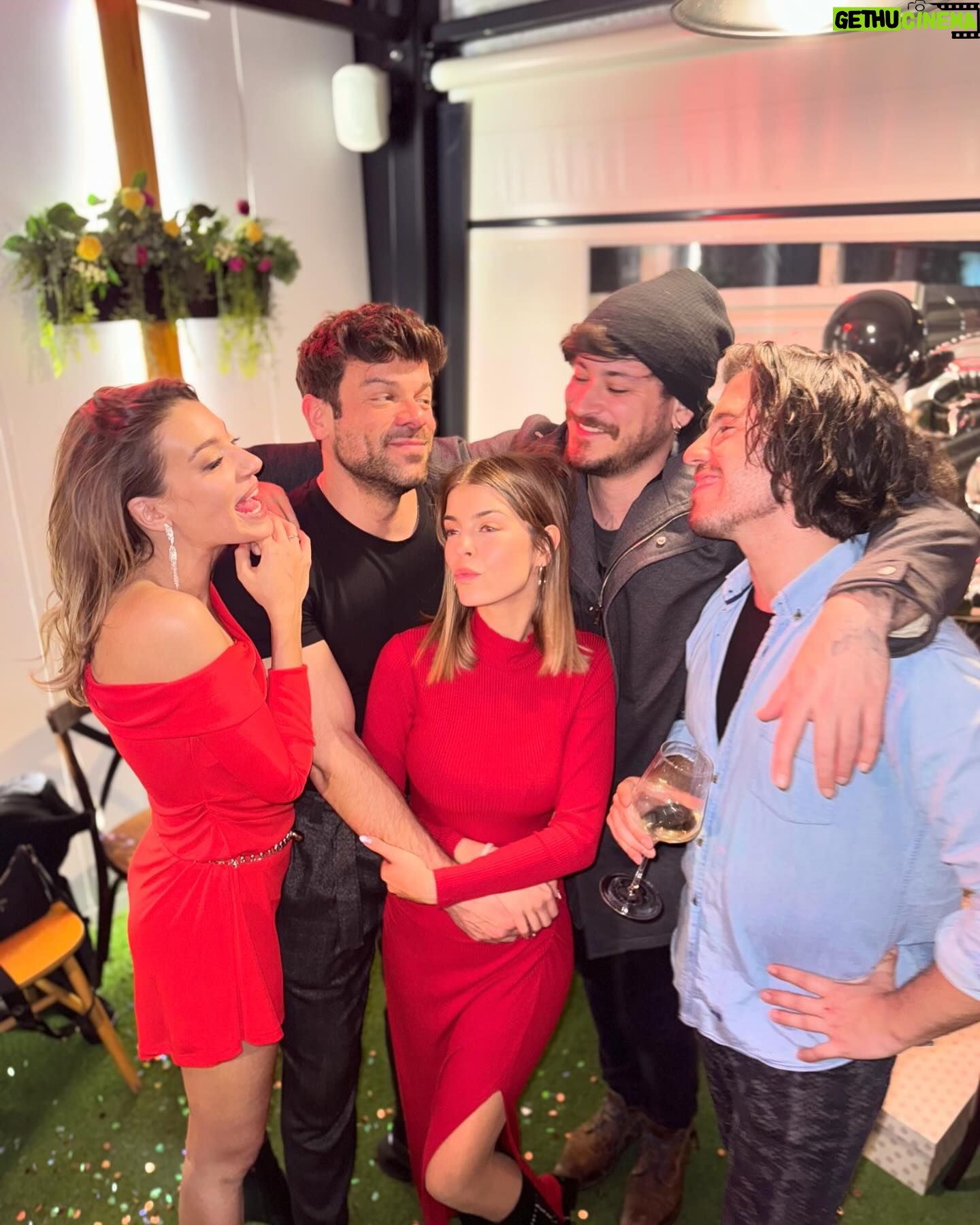 Luis Cepeda - 47.7K Likes - Celebrando la treintena de @anaguerramusic. A Ricky le da placer ver como nos hacemos mayores, pero no en plan bien.
Os quiero cepoiwarickyrea❤️