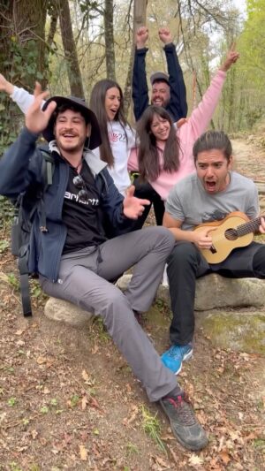 Luis Cepeda Instagram - Aunque veas gris el cielo, camina por Galicia en este año Xacobeo❤️

@camino_xacobeo #xacobeo #galiciadestinoseguro #camiñaagalicia 

@xurxocarreno @grtamara @pasoapasoblog