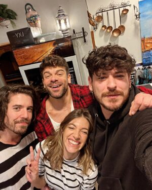 Luis Cepeda Instagram - Aquí… contraprogramando 
Jajajaja es bromi 🫶🏼