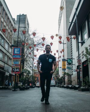 Luis Ernesto Franco Instagram - Just Keep walking… Se cerró un ciclo y abriendo otros. Acercándome al cuarto piso y el panorama cada vez se ve mejor! 
Que bien se siente tener el pecho lleno de gratitud, y la cabeza llena de sueños por cumplir. 

📸 by @jonhatanvalenzo