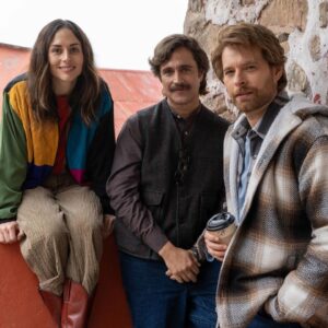 Luis Ernesto Franco Instagram - -LA VIDA ENTERA-

¿Se puede amar y estar con la misma persona toda una vida? 

Belleza de historia, privilegio  de elenco, gozadera  de equipo! 

Empezamos con este gran proyecto  que pronto podrán disfrutar por @vix 🎬🎥🥂🔥❤️