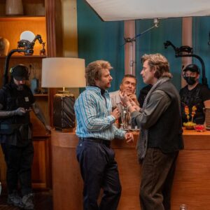 Luis Ernesto Franco Instagram - -LA VIDA ENTERA-

¿Se puede amar y estar con la misma persona toda una vida? 

Belleza de historia, privilegio  de elenco, gozadera  de equipo! 

Empezamos con este gran proyecto  que pronto podrán disfrutar por @vix 🎬🎥🥂🔥❤️