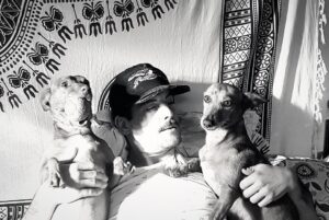 Luis Fernández Instagram - Coco&drilo #🐊 #perrosfelices #amor #amorcanino #fieles