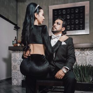 Luis Fernando Peña Instagram - Todo un trabajo en equipo @shakespeare.92 @enlaces.wg @brendarojashair @juanalbertoff @selene.om @evelynnazareth1 @muavarelatv 

Y deja que sigan reflejando sus inseguridades en ustedes 🥰