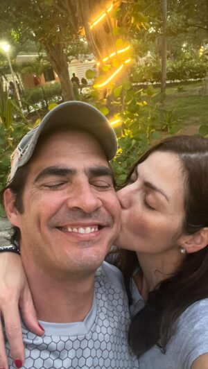 Luis Gerónimo Abreu Instagram - Se acuerdan de un reels anterior… el sueño de toda madre….un día sin la bendición, sin hijos, es decir un día para nosotras… 
Bueh.. también es justo y necesario un día sin la bendición mayor, pero solo un día… y ya van muchos días sin mi Chuchu @luisgeronimoabreu que hasta sus ronquidos extraño 😩😩😩😁😁😁😍😍😍

Contando los días mi Chuchu te amo y te extraño ❤️❤️❤️

Sirve de #tbt 😄😄

Buenas noches amores y bendiciones 🙏