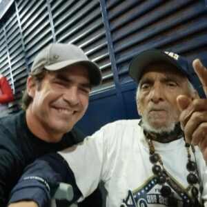 Luis Gerónimo Abreu Instagram - No puede ser otro #tbt el día de hoy !
No.puedo decir que fui cercano , lo salude varias veces en el estadio y converse realmente poco, pero la admiración a su compromiso , pasión, disciplina, constancia durante tantos años , se transformó en cariño.Creo que nos pasa a todos, a Chivita se le quería sin conocerlo. Gracias por todo Lezama.
#lezama
#chivita
#chivitalezama
@leones_cbbc