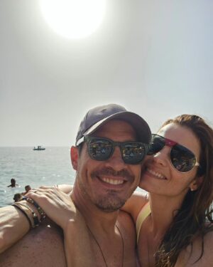 Luis Gerónimo Abreu Instagram - Erase una vez, esta parejita en alguna playa de Maratea- Italia.
A ver como te lo explico @claudialagatta .....ah ok ... 
De actor a actriz ...
Cada vez que tengo que hacer una escena de hombre enamorado, eres mi única memoria emotiva ...
Que ese sol nos siga alumbrando el camino.

FELIZ DIA mi flaca @claudialagatta
Feliz día del amor y la amistad para todos ! 
Se les quiere ....