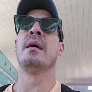 Luis Gerónimo Abreu Instagram - SOLO ME PASA A MI ? 
Leo sus respuestas .... 
Vía Italia a buscar al suegro ...jejejej
PERO REGRESAMOS YA PARA LAS FUNCIONES DE CAMAS EN BARCELONA Y MADRID!!! 
@claudialagatta 
Entradas a la venta en mi Biografía
DELIZA