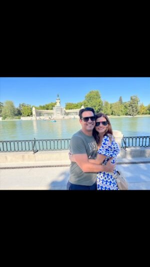 Luis Gerónimo Abreu Instagram - Gracias MADRID fueron poquitos días, pero maravillosos…. llenos de reencuentros, risas, amistades de siempre, mucha gente querida faltó por ver! Pero pronto regresaremos…..prometido! A todo el público que nos acompañó en el monólogo CAMAS… GRACIAS!! 

#teatro #madrid #españa #amigos #reencuentros #familiatelerin