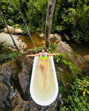 Luis Gerónimo Abreu Instagram - Que buen descubrimiento!! Este lugar es maravilloso, muchas actividades para disfrutar con amigos, en pareja, en familia! Esto es solo un resumen de nuestro sábado en @haciendalacalceta ya le contaremos más… 

#fotodump
#findesemana 
#buenplan
#bejuma
#amigos
#familia 

@romeroadriana 
@luisgeronimoabreu 
#salvador
#alana
#juandi