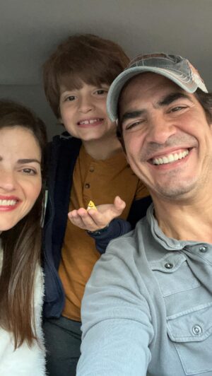 Luis Gerónimo Abreu Instagram - Viaje relámpago… pero juntitos 😍😍😍 los suficientes para llenarnos el alma de amor y familia!! Te amamos papi Chuchu ❤️❤️❤️ 

#familiatelerin #love #juntitos #mishombres #losamo