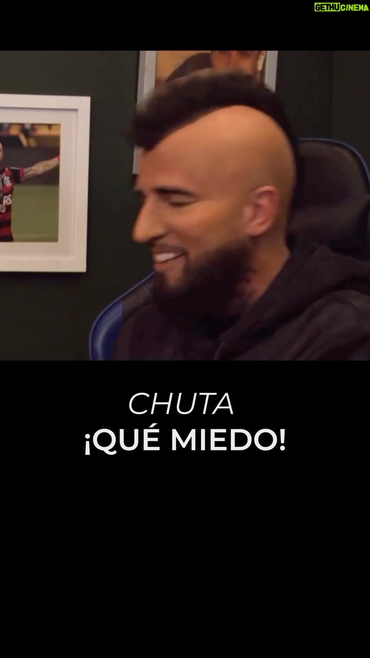 Luis Jara - 7.1K Likes - La magia de la lectura de manos ✋, @luisjaraoficial le lee las palmas al King, ¿o a Kramer? 🤔😅
Este y otros divertidos momentos en el nuevo capítulo del Podcast de Kramer “Estoy Bien”, junto a nuestro gran invitado Luis Jara, ya disponible en YouTube. ⭐️
#ElKingEstoyBien #ElPodcastDeKramer #LuisJara