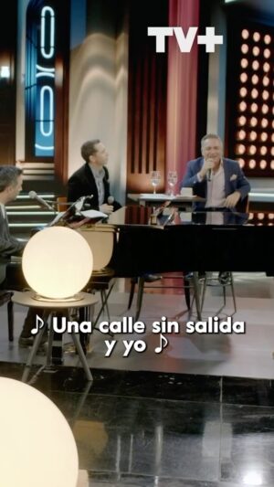 Luis Jara Instagram - Que todo fluya y nada influya 😂🫶🏻 Karol, queremos ser como tu 💙👏🏻 

¡Esta noche! Karol Lucero abrirá su corazón en Al Piano con Lucho: Su historia familiar, su vida actual y sus ganas de volver a la televisión. ¡No te lo puedes perder! desde las 23:30 hrs. solo por TVMÁS.