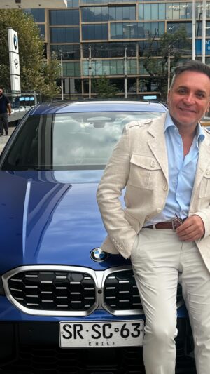 Luis Jara Instagram - Gracias por el cariño recibido en todos estos días. A los medios de comunicación, y a ustedes principalmente.  Aquí, una reflexión caminando por las calles invitándolos a que sigan mi video a través de mi canal de YouTube , y Spotify.  #notengodinero  Y aprovecho de invitarlos a mi gala del 16 de mayo en @teatroorienteprovidencia.  @puntoticket  Un beso enorme y los quiero.
