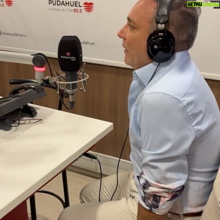 Luis Jara - 1.7K Likes - Un hermoso momento vivido hoy en @radiopudahuel , junto a la encantadora @angeles_araya_ Les gustaría escuchar esta canción en mi concierto del 16 de mayo en @teatroorienteprovidencia ? Los espero.