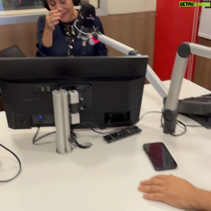 Luis Jara - 1.7K Likes - Un hermoso momento vivido hoy en @radiopudahuel , junto a la encantadora @angeles_araya_ Les gustaría escuchar esta canción en mi concierto del 16 de mayo en @teatroorienteprovidencia ? Los espero.
