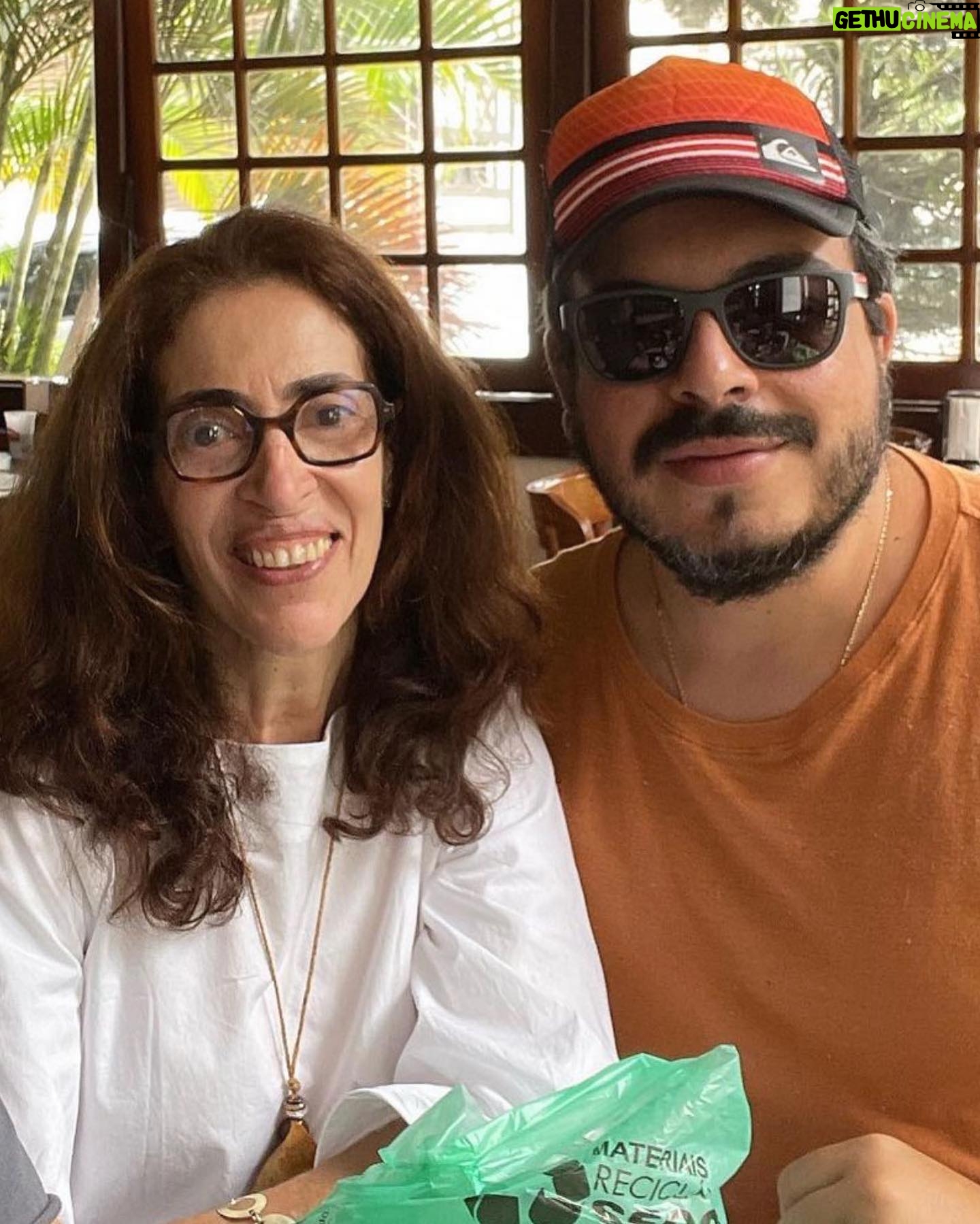 Luís Lobianco - 2.4K Likes - Vocês não têm noção do que minha mãe é capaz de fazer pra me aceitar do jeitinho que eu sou. A dona @irenetreis é a mulher do futuro, quando só vai existir amor